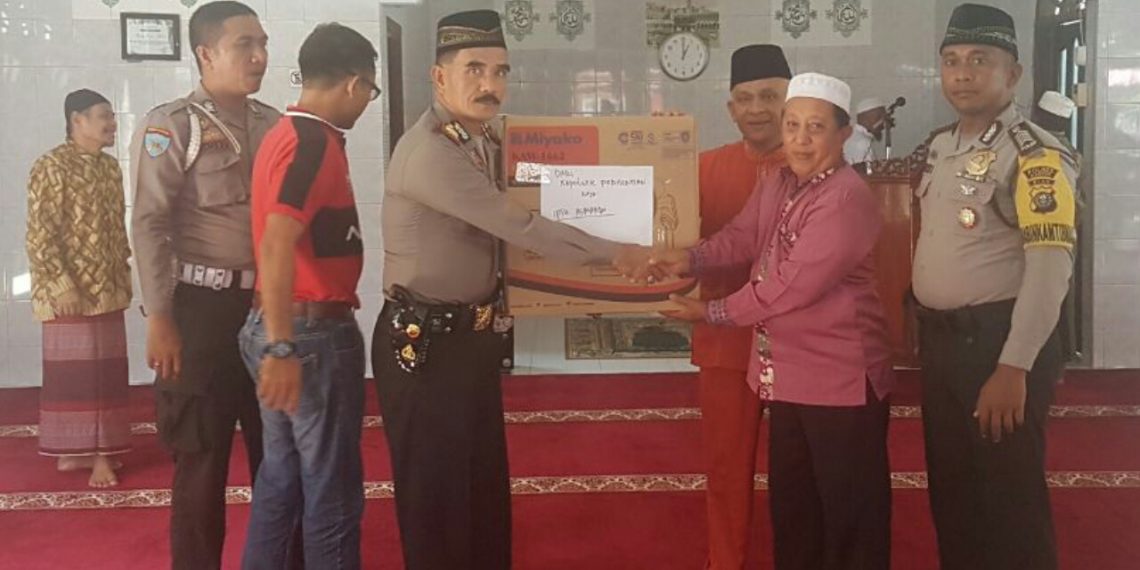 Kapolsek Perhentian Raja Adakan Safari Jumat Keliling di Masjid Al -Ikhwan Desa Pantai Raja