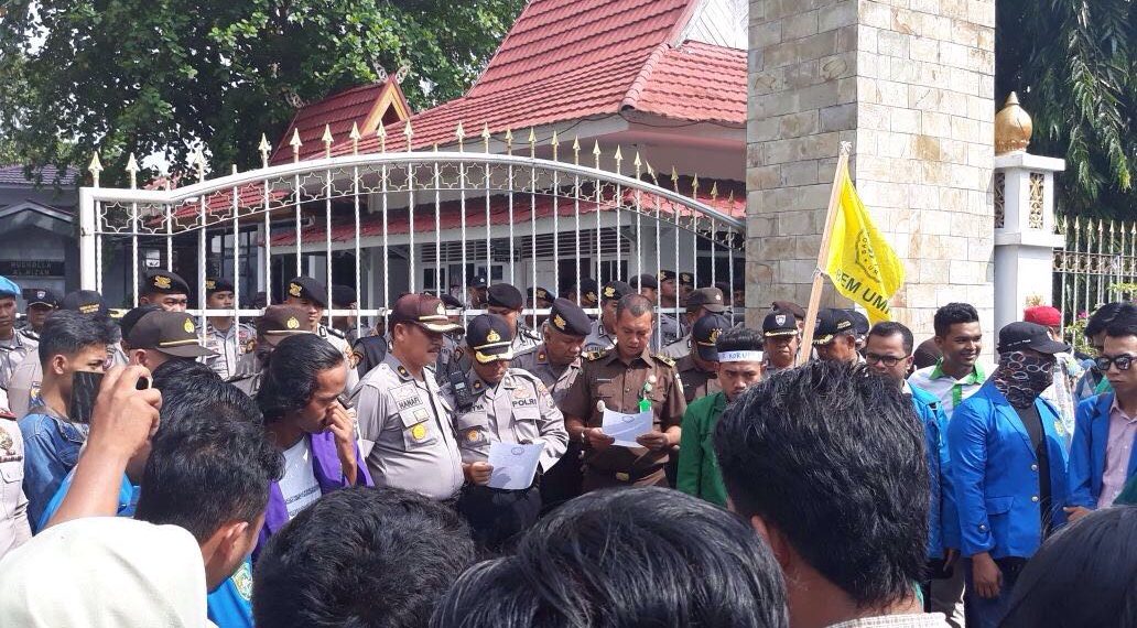 Polresta Pekanbaru Kawal Unjuk Rasa di Dua Lokasi Yang Berbeda Sekaligus