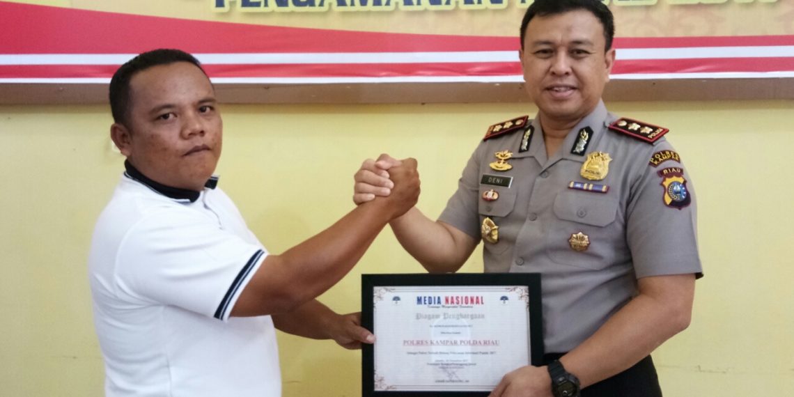 Medinas.com Beri Penghargaan untuk Polres Kampar Bidang Pelayanan Informasi Publik Terbaik