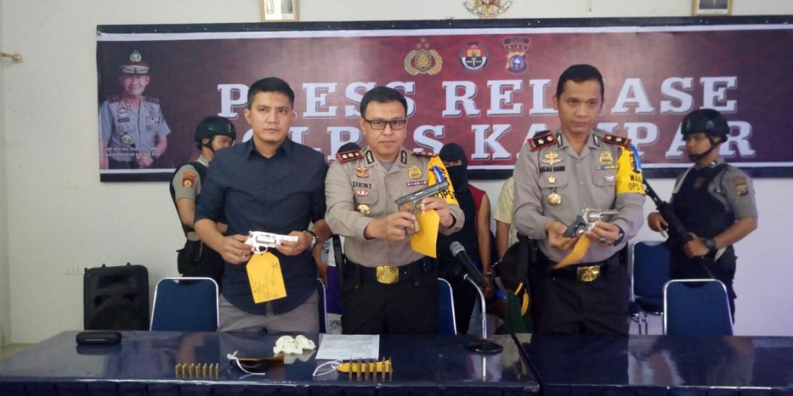 Polres Kampar Ringkus 3 Bandit Bersenjata Api Sebelum Beraksi di Wilayah Kab. Kampar