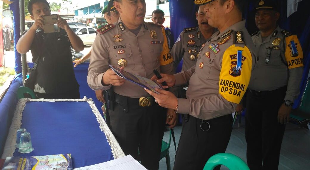 Karo Ops Polda Riau didampingi Kapolres Kampar Tinjau Pos Pam Ops Lilin Siak 2017 diwilayah Kampar