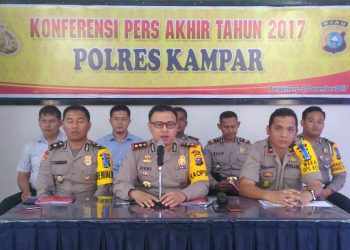 Konferensi Pers Akhir Tahun 2017, Kapolres Kampar Sampaikan Penurunan Angka Kriminalitas