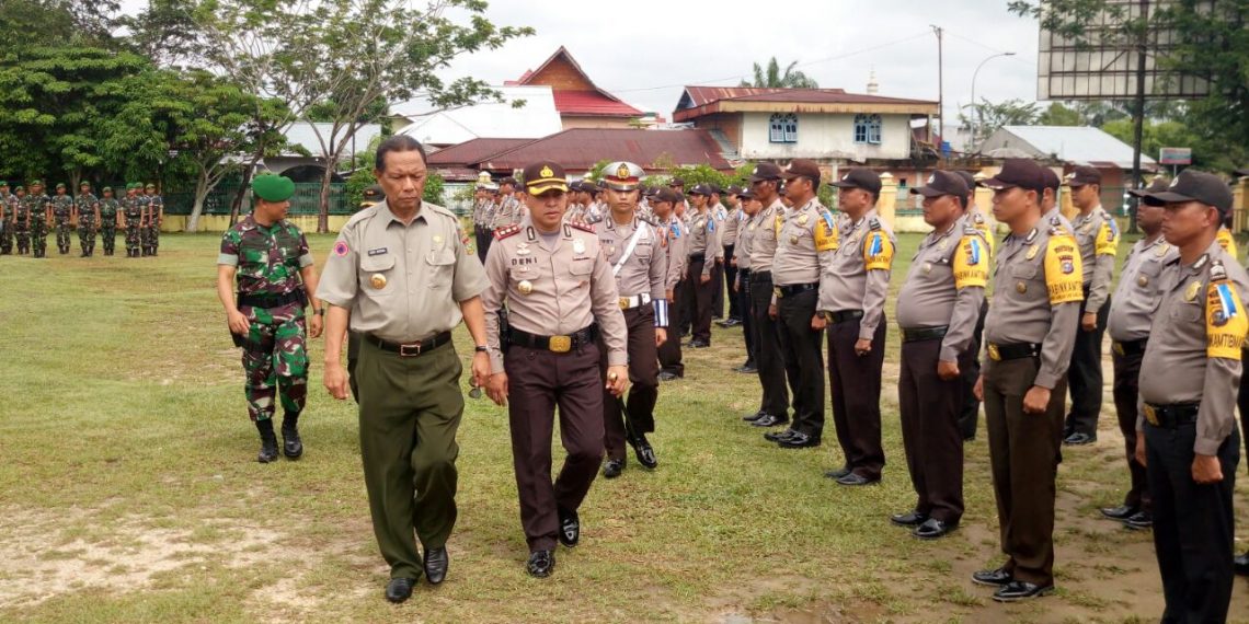 Bupati Kampar Pimpin Apel Gelar Pasukan Operasi Lilin Siak 2017 di Lapangan Pelajar Bangkinang