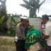 Personel Polsek Siak Hulu Bersama Forkom Teha dan Warga Bantu Pemakaman Warga Terlantar