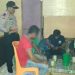 Kapolsek Tambang bersama Camat Pimpin Razia ke Warung Tuak dan Warnet, Puluhan Botol Miras Disita