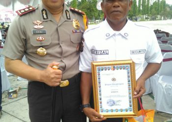 Kapolres Kampar Apresiasi Salahsatu Satpam Terbaik se-Riau dari Kampar