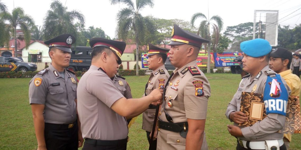 Iptu Ikwan Widarmono Gantikan Iptu Daren Maysar Sebagai Kapolsek Bangkinang Barat