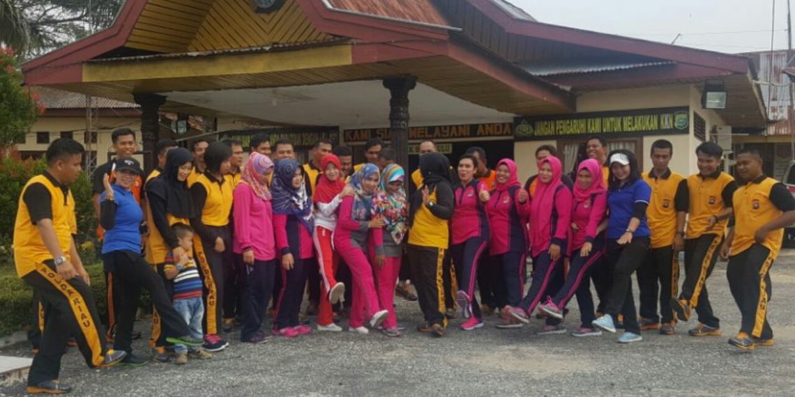 Bhayangkari Ranting Siak Hulu dan Personel Polsek adakan Olahraga Bersama