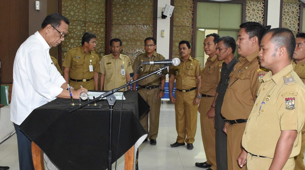 Bupati Kampar Kembali Serahkan 33 Pasar Desa