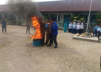 Damkar Apresiasi OSIS MTs TI Batu Belah Yang Gelar Sosialisasi