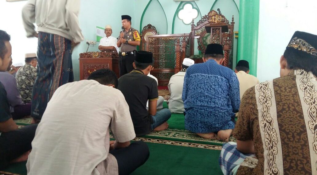 Bhabinkamtibmas Polsek Siak Hulu Safari Kamtibmas Jumat Keliling di Masjid Al-Hayah Desa Tanah Merah