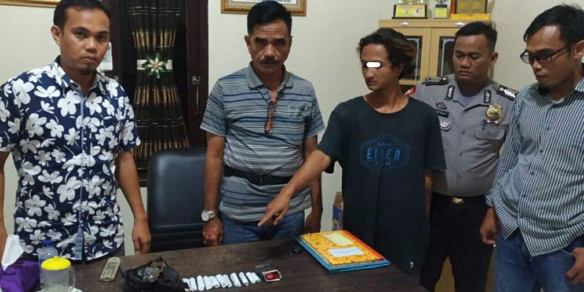 Kapolsek Perhentian Raja Pimpin Penangkapan Pengedar Daun Ganja Kering di Desa Sialang Kubang