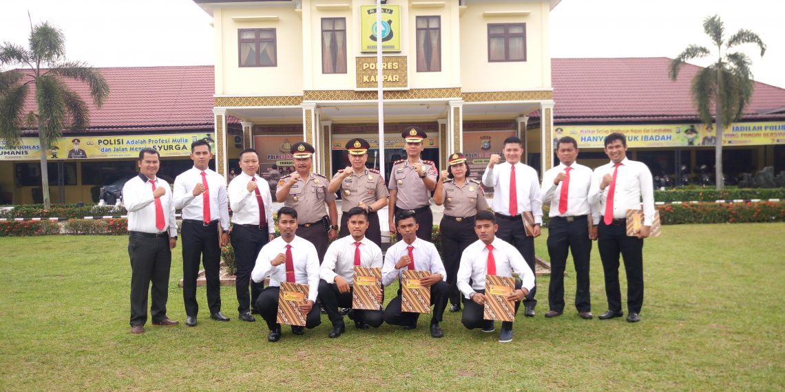 Kapolres Kampar Berikan Reward kepada 11 Personel Berprestasi