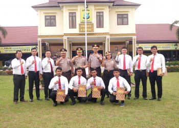 Kapolres Kampar Berikan Reward kepada 11 Personel Berprestasi