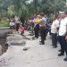 Kapolres Kampar Tinjau Perbaikan Jalan Lintas Riau – Sumbar yang Ambruk di KM 70 Desa Kuok