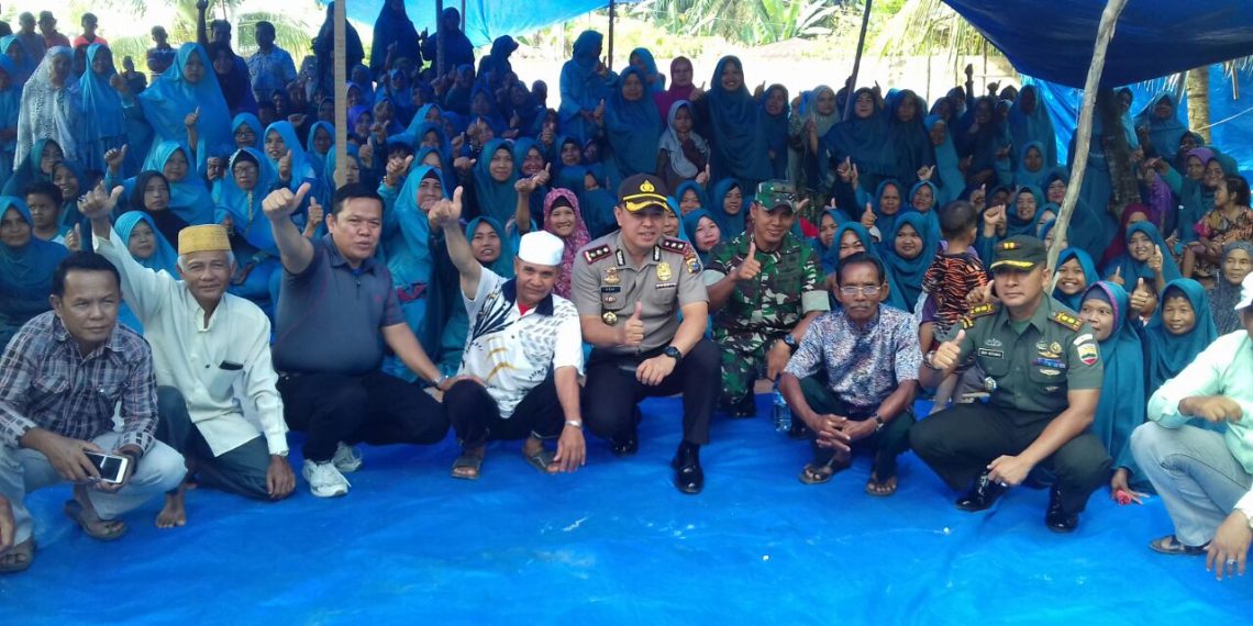 Kapolres Kampar bersama Dandim dan Danyon Silaturahmi dengan Warga Desa Terantang