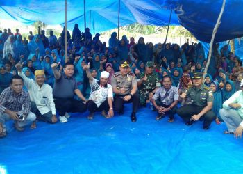 Kapolres Kampar bersama Dandim dan Danyon Silaturahmi dengan Warga Desa Terantang