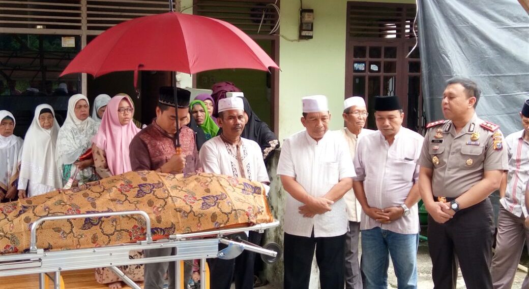 Kapolres Kampar Turut Lepas Jenazah Ketua Komnas WI Kampar