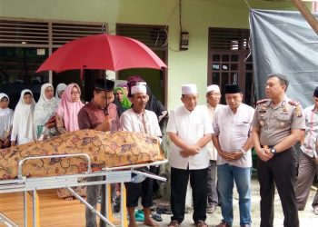 Kapolres Kampar Turut Lepas Jenazah Ketua Komnas WI Kampar