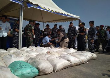 TNI Angkatan Laut Berhasil Menggagalkan Penyeludupan Narkoba Jenis Sabu Sebanyak 1 Ton.