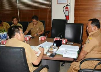 Rapat Bersama Kades, Sekda Nilai Kampar Harus Miliki Posko Pengendalian Dana Desa