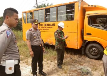 Laka Tunggal Bus Sekolah PT. Rama Jaya di Desa Bukit Payung, Kapolres Kampar Tinjau TKP
