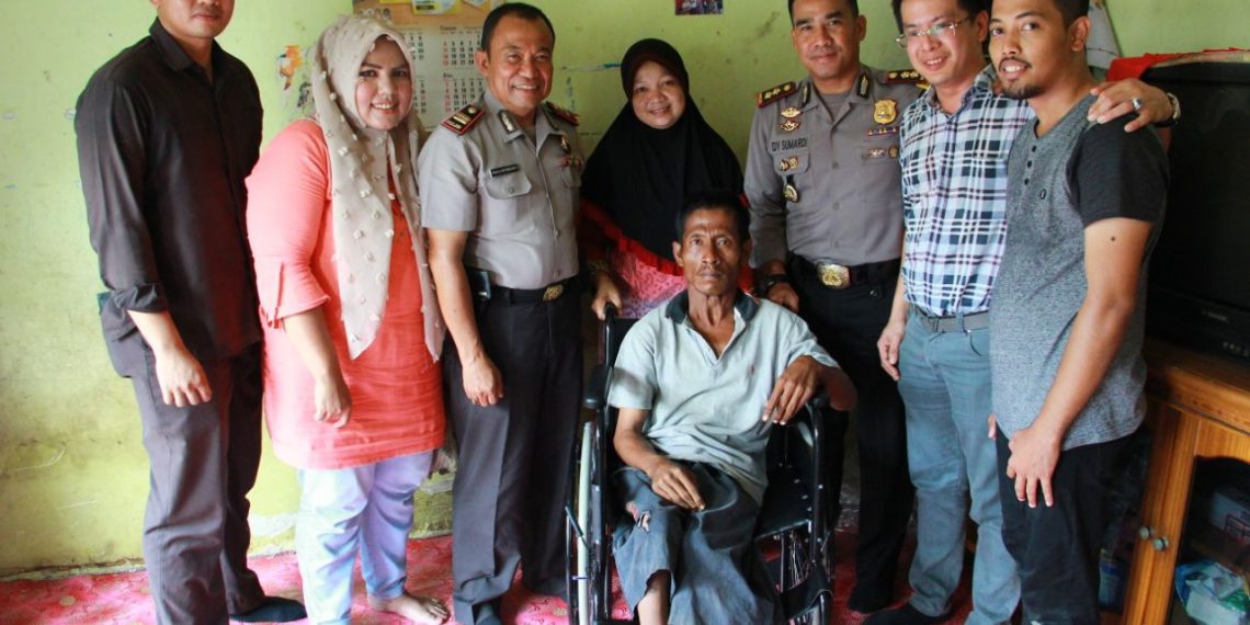 Eva : Akhirnya Saya Miliki Kursi Roda dari Jum’at Barokah Polresta Pekanbaru 