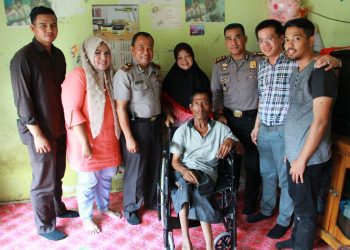 Eva : Akhirnya Saya Miliki Kursi Roda dari Jum’at Barokah Polresta Pekanbaru 