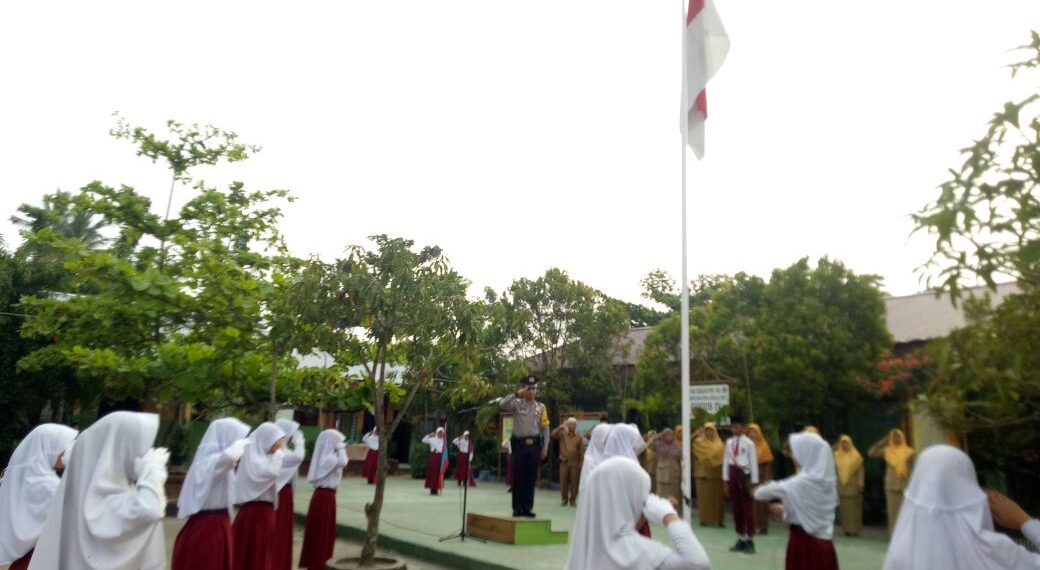 Bhabinkamtibmas Polsek Siak Hulu adakan Police Goes to School, Kenalkan Paradigma Baru Polri