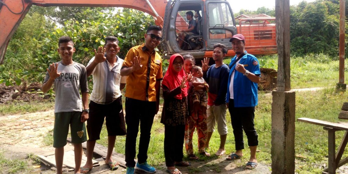 Cegah Banjir, Karang Taruna Turunkan Alat Berat