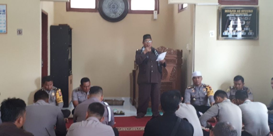 Personil Polresta Pekanbaru Laksanakan Giat Binrohtal Ceramah Agama 