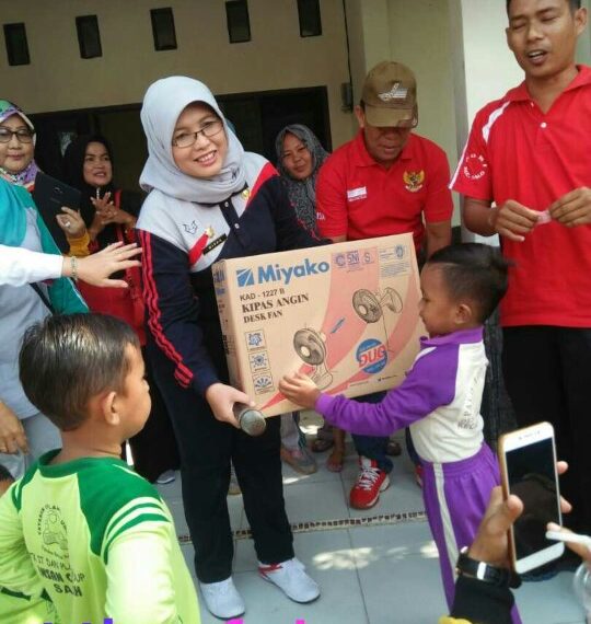 Camat Salo Lepas Peserta Gerak Jalan Santai Hari Anak Nasional