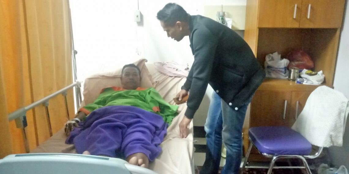 Kapolres Kampar Kunjungi Sumanto Ribo di RS Syafira, Korban Insiden Pecahnya Lelo