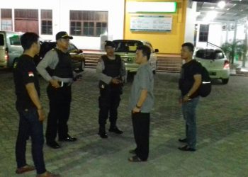 Tim Gabungan Polsek Payung Sekaki Lakukan Pengamanan Ketat di Gereja-gereja.