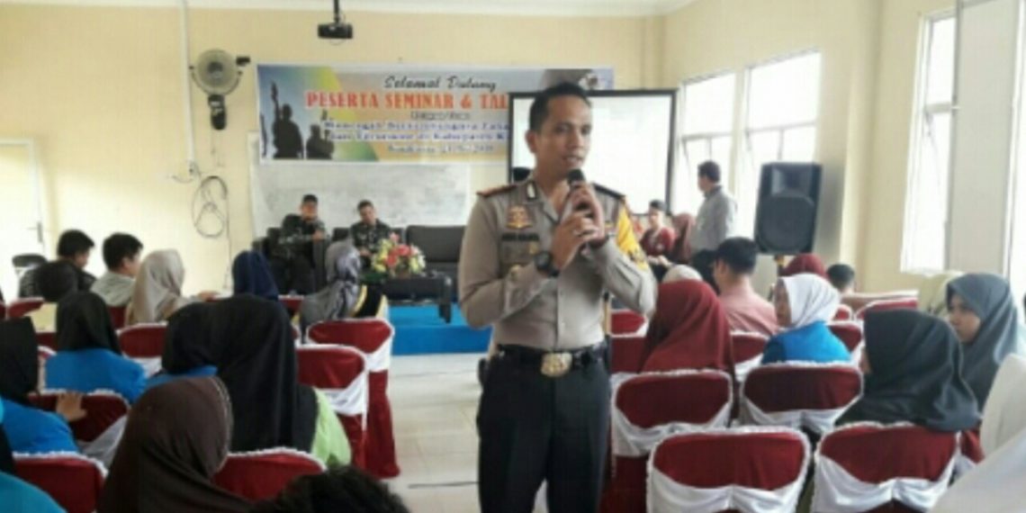 Kapolres Kampar Berikan Materi Pada Seminar Cegah Radikalisme di Universitas Pahlawan Bangkinang