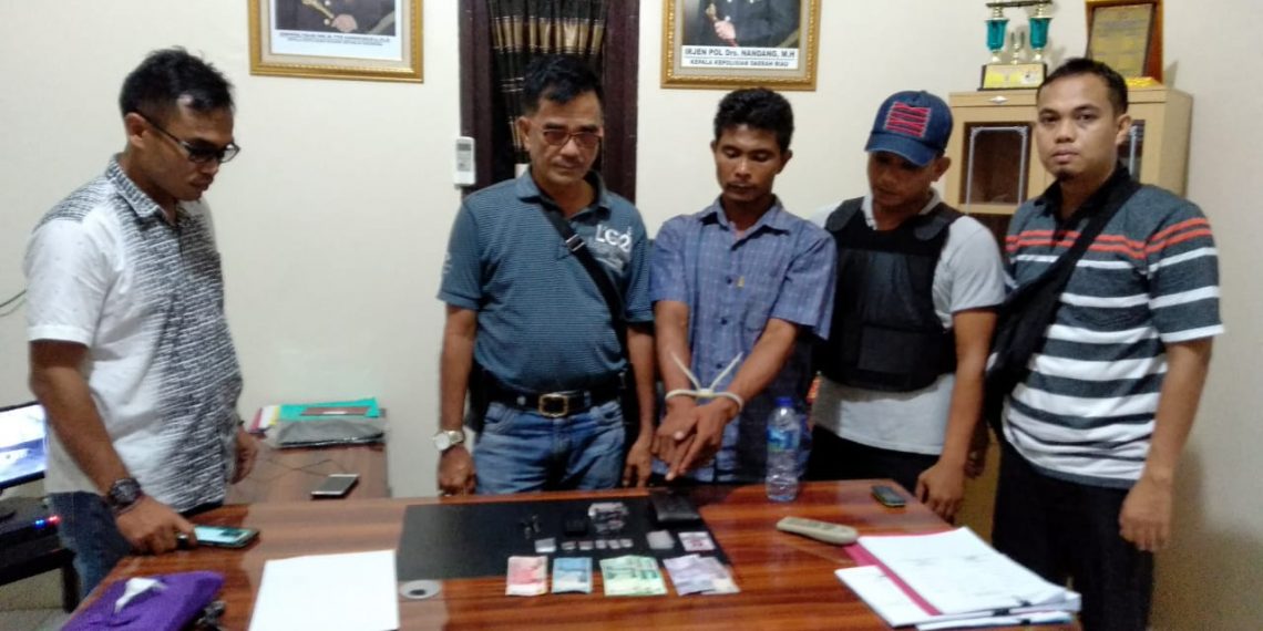 Coba Tabrak Petugas dengan Motornya, Pengedar Narkoba ini Ditangkap Polsek Perhentian Raja