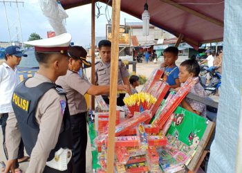 Gelar Ops K2YD, Polsek Jajaran Polres Kampar Razia Penjual Petasan dan Produk Kadaluarsa