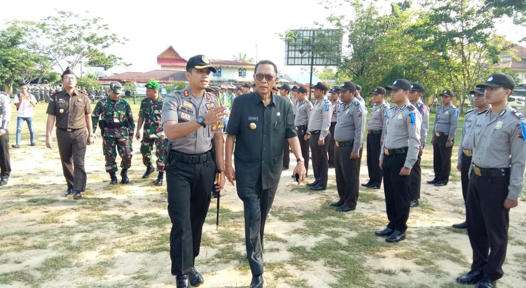 Kapolres Kampar Pimpin Apel Gelar Pasukan Ops Ketupat Muara Takus 2018 di Lapangan Pelajar Bangkinang