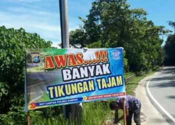 Satlantas Polres Kampar Pasang Baliho Peringatan dan Petunjuk di Jalan Lintas Riau – Sumbar