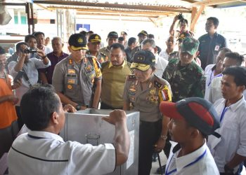 Kapolda Riau bersama Danrem, Kabinda, Ketua KPU dan Bawaslu Riau Tinjau TPS di Kec. Tapung