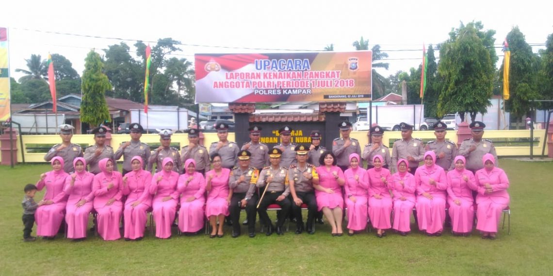 Kapolres Kampar Pimpin Upacara Korp Raport Kenaikan Pangkat 17 Personel Jajaran Polres Kampar