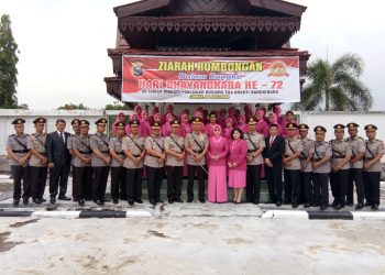 Kapolres Kampar Pimpin Ziarah Rombongan di TMP dalam rangka Hari Bhayangkara ke-72