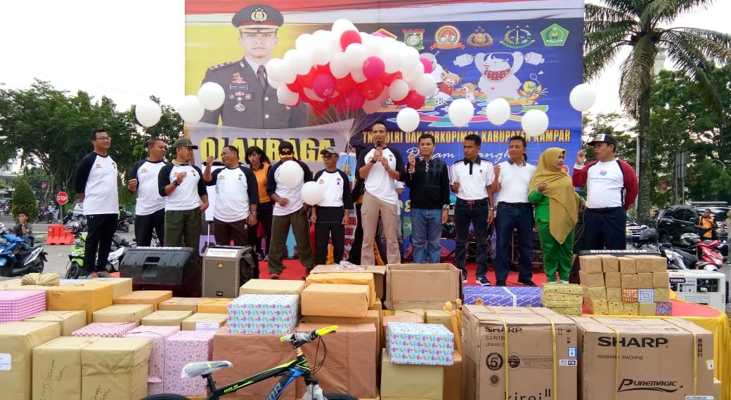 Peringati Hari Bhayangkara ke-72, Polres Kampar Gelar Olahraga Bersama dan Pasar Murah