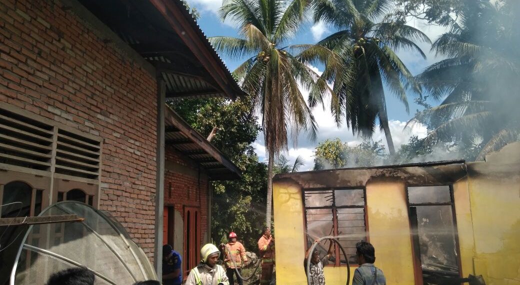 Satu Unit Rumah Semi Permanen di Desa Ganting Damai Salo Ludes Terbakar