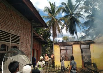 Satu Unit Rumah Semi Permanen di Desa Ganting Damai Salo Ludes Terbakar