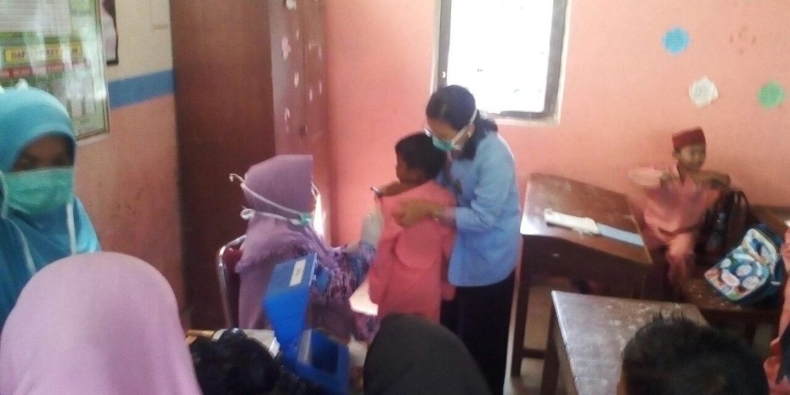 Menentang Surat MUI dan Kemenag Kampar, SDN 015 Desa Koto Perambahan adakan Imunisasi VAKSIN Rubella