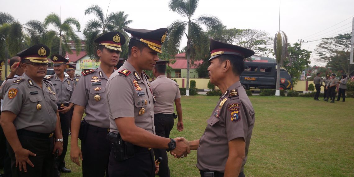 Personil Polres Kampar Mendapat Kenaikkan Pangkat Luar Biasa