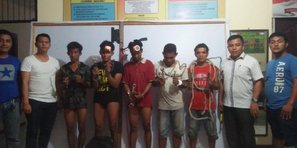 5 Pria Kompak Curi Besi Tower PT PLN 