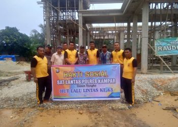 Satlantas Polres Kampar Gelar Bakti Sosial, Sumbang Material dan Goro di Masjid