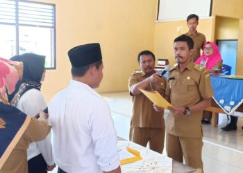 Kades Tanjung Sawit Lantik Kaur Pembangunan dan Kaur Keuangan
